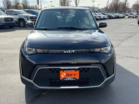 Used 2023 Kia Soul LX w/ Option Group 015 FWD image 4