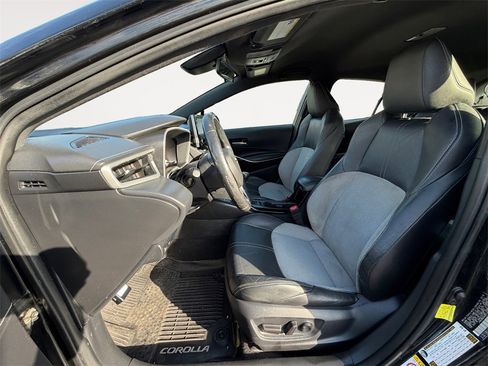 Used 2019 Toyota Corolla XSE image 12