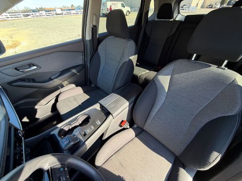 Used 2023 Nissan Rogue SV image 36