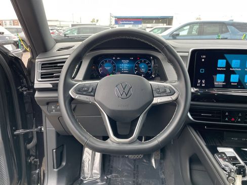 Used 2025 Volkswagen Atlas Cross Sport SE image 31