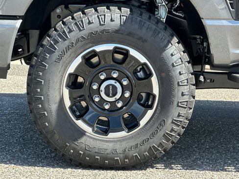 New 2026 Ford F250 Platinum w/ Tremor Off-Road Package AWD/4WD image 25