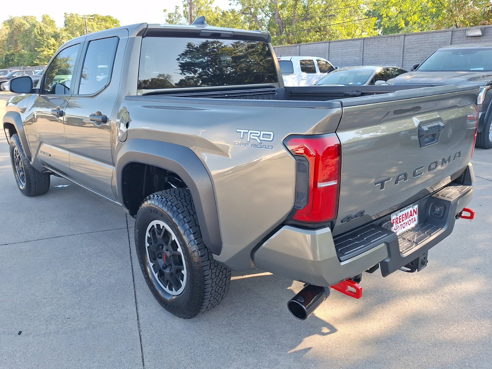 Used 2025 Toyota Tacoma TRD Off-Road AWD/4WD image 4