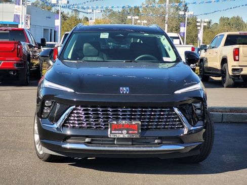 New 2025 Buick Envision Avenir image 2