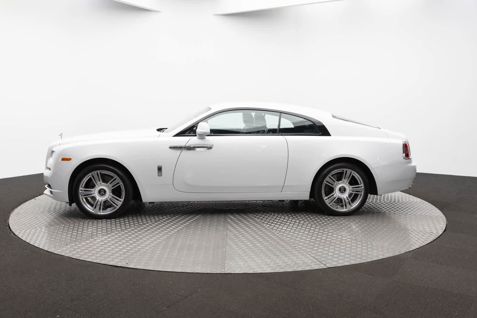 Certified 2018 Rolls-Royce Wraith RWD image 3