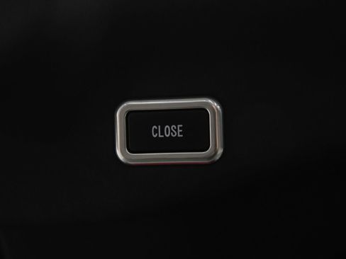 Used 2018 Ferrari GTC4Lusso T image 9