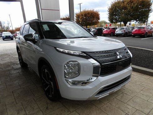 New 2025 Mitsubishi Outlander SEL image 3