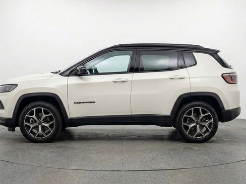 Used 2025 Jeep Compass Limited image 5
