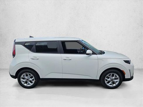 Used 2025 Kia Soul LX FWD image 4