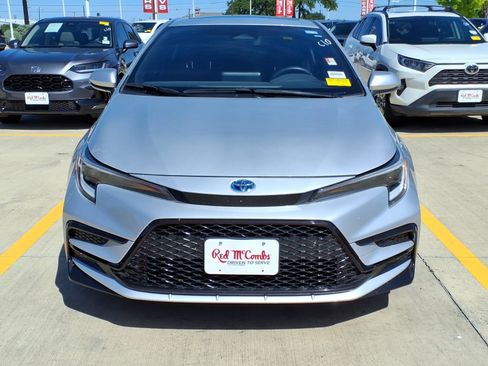 Used 2024 Toyota Corolla SE w/ SE Package image 2