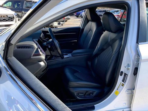 Used 2024 Toyota Camry SE image 7