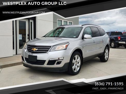 Used 2017 Chevrolet Traverse LT w/ Style and Technology Package FWD image 1