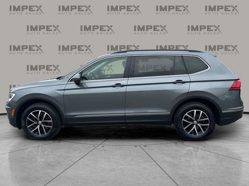 Used 2021 Volkswagen Tiguan SE image 2
