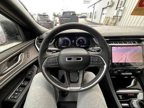 New 2025 Jeep Grand Cherokee L Limited image 24