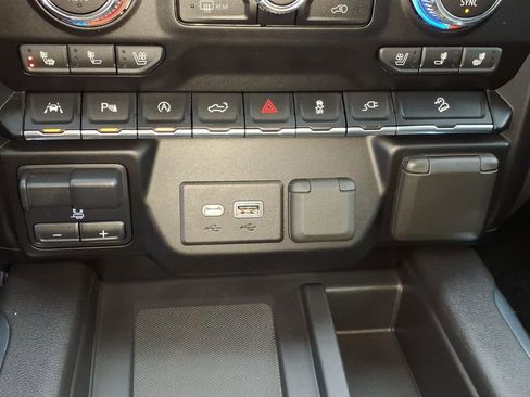 Used 2020 GMC Sierra 1500 SLT w/ SLT Premium Plus Package image 11