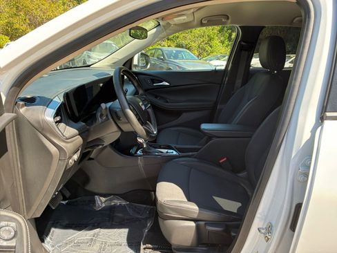 Used 2025 Buick Encore GX Preferred FWD image 24