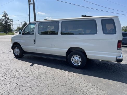 Used 1996 Ford E-350 and Econoline 350 Club Wagon RWD image 2