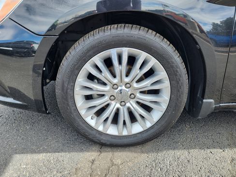 Used 2011 Chrysler 200 Limited image 26