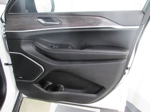 Used 2023 Jeep Grand Cherokee 4WD 4xe image 40