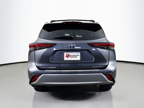 Certified 2024 Toyota Highlander Platinum AWD/4WD image 6