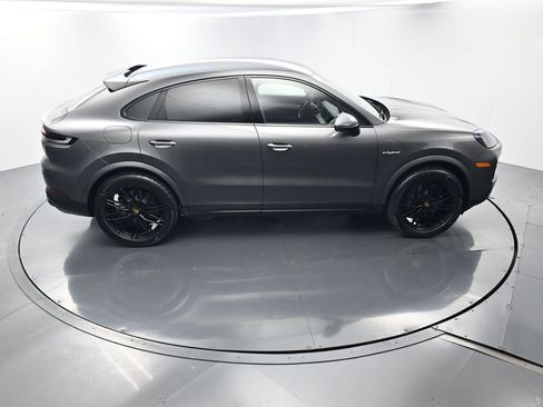 Certified 2024 Porsche Cayenne Coupe AWD/4WD image 40