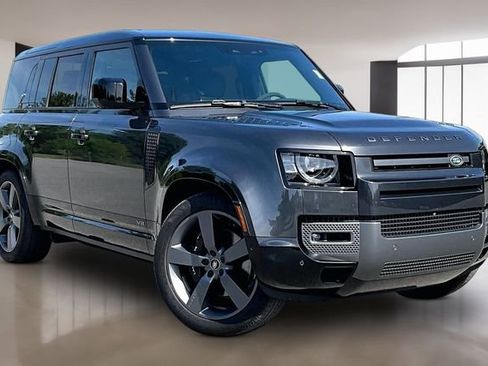 Used 2024 Land Rover Defender 110 V8 AWD/4WD image 3