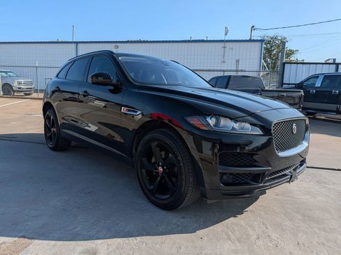 Used 2018 Jaguar F-PACE Premium image 3