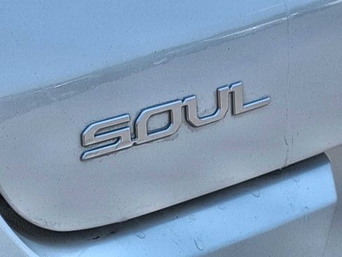 Used 2025 Kia Soul LX w/ LX Technology Package FWD image 13
