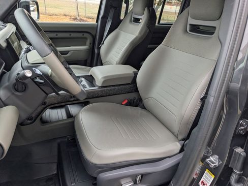 Used 2025 Land Rover Defender 110 image 5