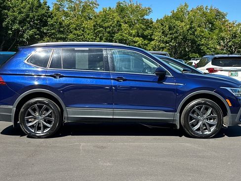 Used 2023 Volkswagen Tiguan SE AWD/4WD image 3