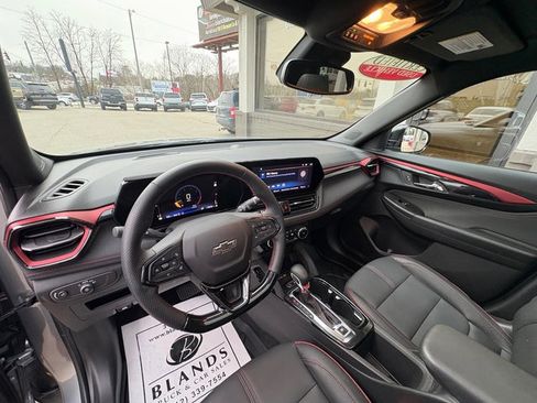 Used 2025 Chevrolet TrailBlazer RS w/ Convenience Package image 16