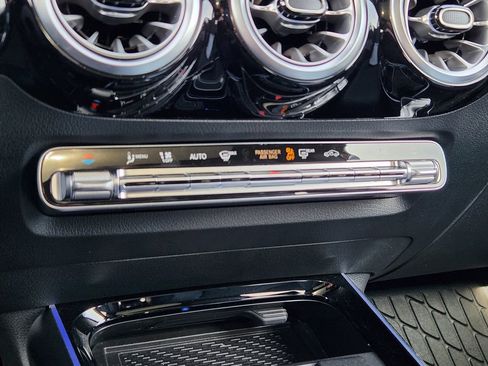 New 2025 Mercedes-Benz GLA 250 4MATIC image 18