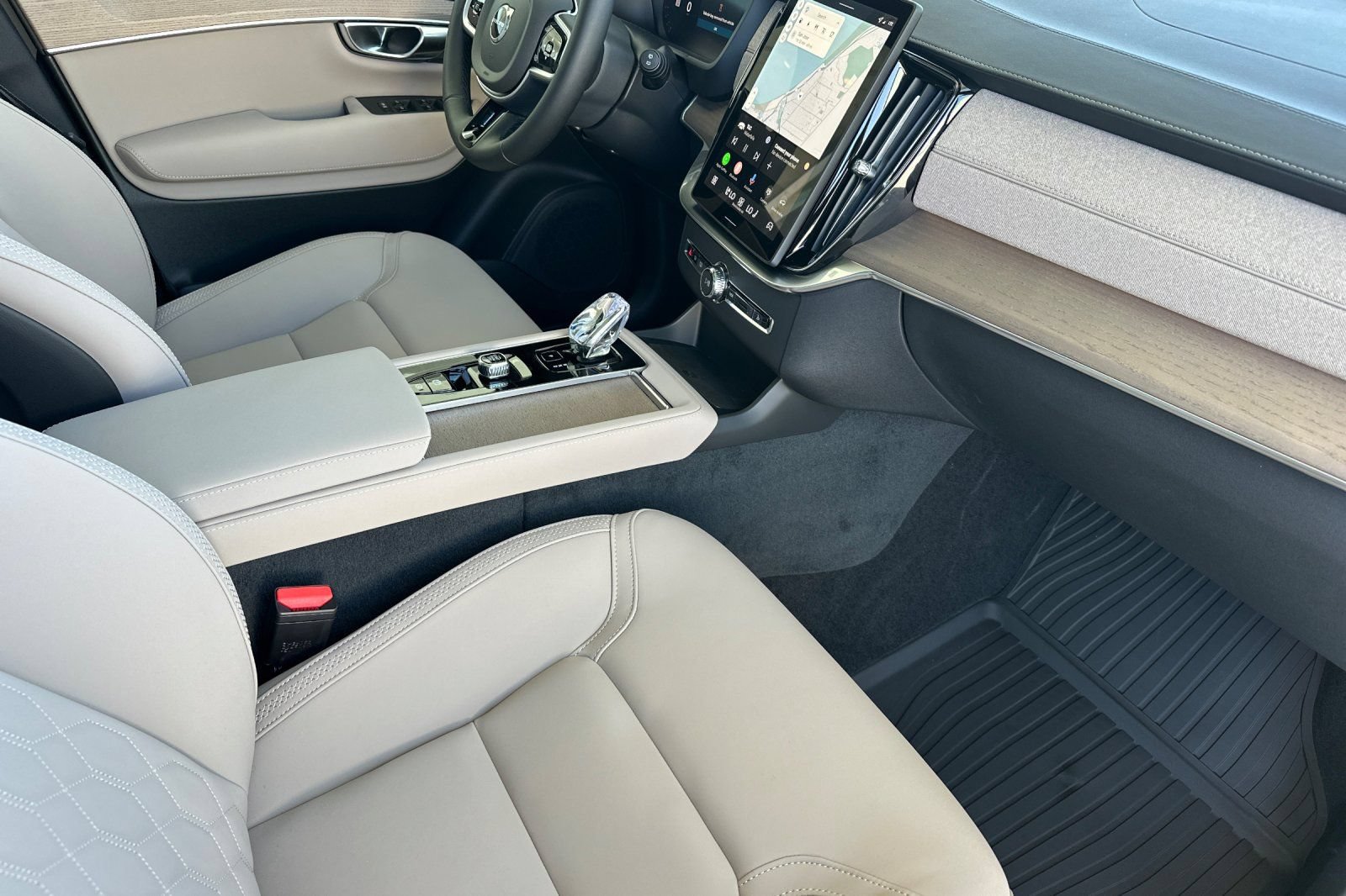 New 2026 Volvo XC90 T8 Plus w/ Protection Package Premier AWD/4WD image 17