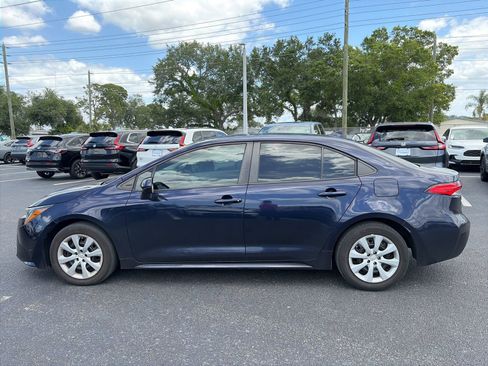 Used 2022 Toyota Corolla LE image 4