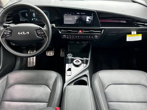 Certified 2024 Kia Niro SX Touring FWD image 10