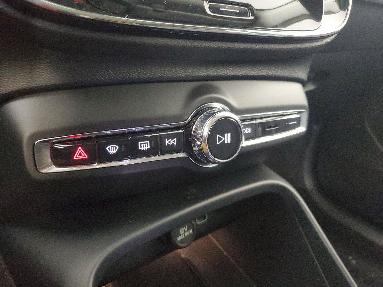 Certified 2026 Volvo XC40 B5 Plus AWD/4WD image 30