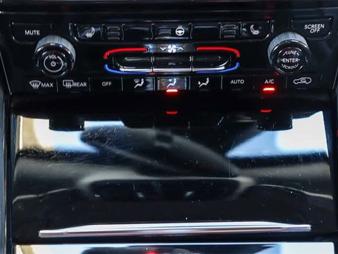 Used 2023 Jeep Grand Cherokee Limited image 14