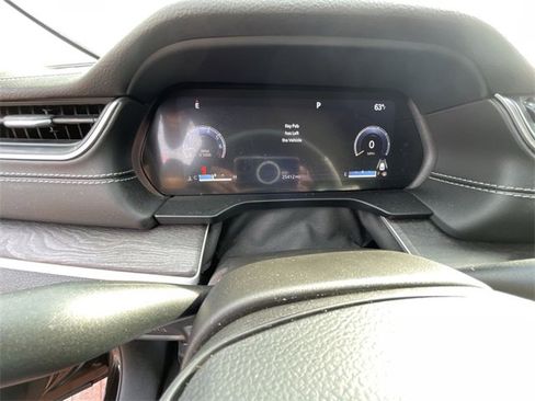 Used 2023 Jeep Grand Cherokee Limited w/ Luxury Tech Group II image 12