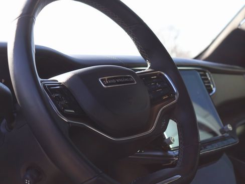 Used 2023 Jeep Grand Wagoneer Base image 29