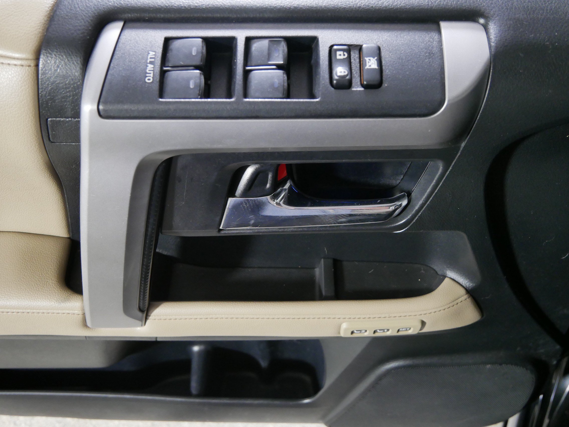 Used 2018 Toyota 4Runner Limited AWD/4WD image 19
