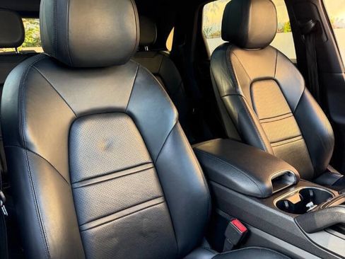 Used 2019 Porsche Cayenne w/ Premium Package image 14