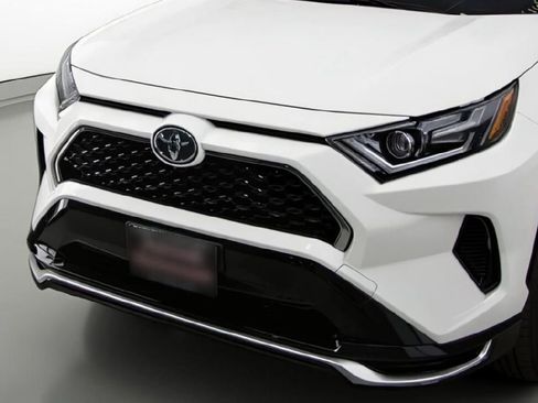 New 2025 Toyota RAV4 SE image 8
