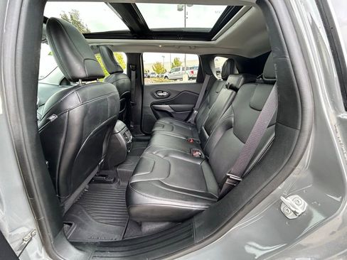 Used 2022 Jeep Cherokee Latitude Lux w/ Sun & Sound Group AWD/4WD image 28