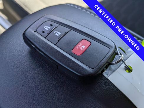 Used 2022 Toyota Corolla SE image 32