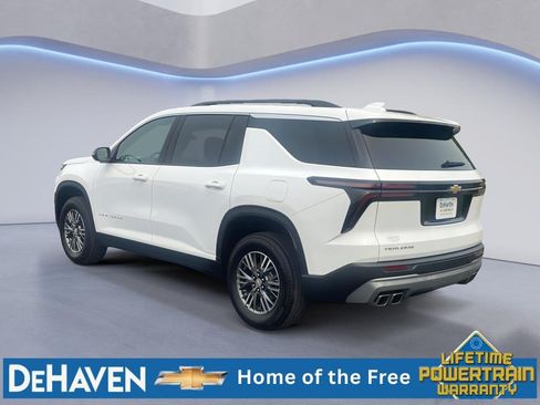 Used 2025 Chevrolet Traverse LT FWD image 4