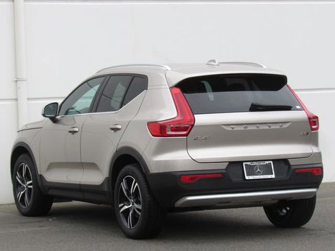 Used 2024 Volvo XC40 B5 Core AWD/4WD image 5