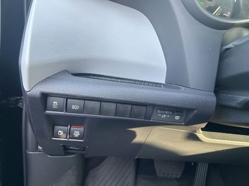 Used 2025 Toyota Sienna XLE image 22