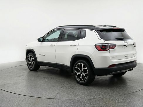 Used 2025 Jeep Compass Limited image 6