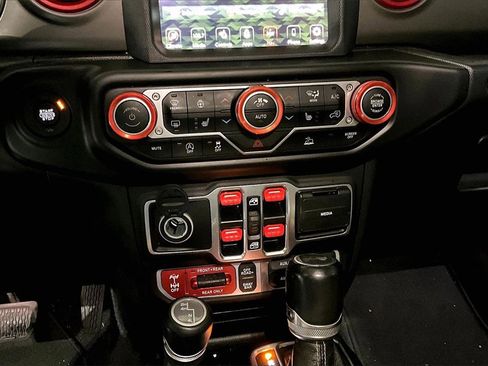 Used 2022 Jeep Wrangler Unlimited Rubicon w/ Cold Weather Group image 28