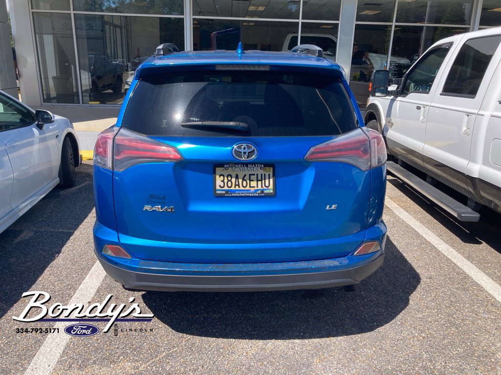 Used 2018 Toyota RAV4 LE FWD image 4