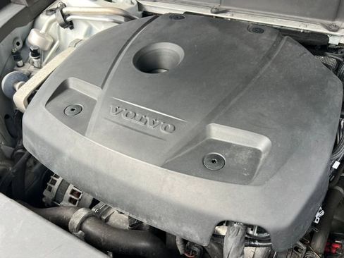 Used 2019 Volvo XC60 T5 Momentum w/ Multimedia Package image 30